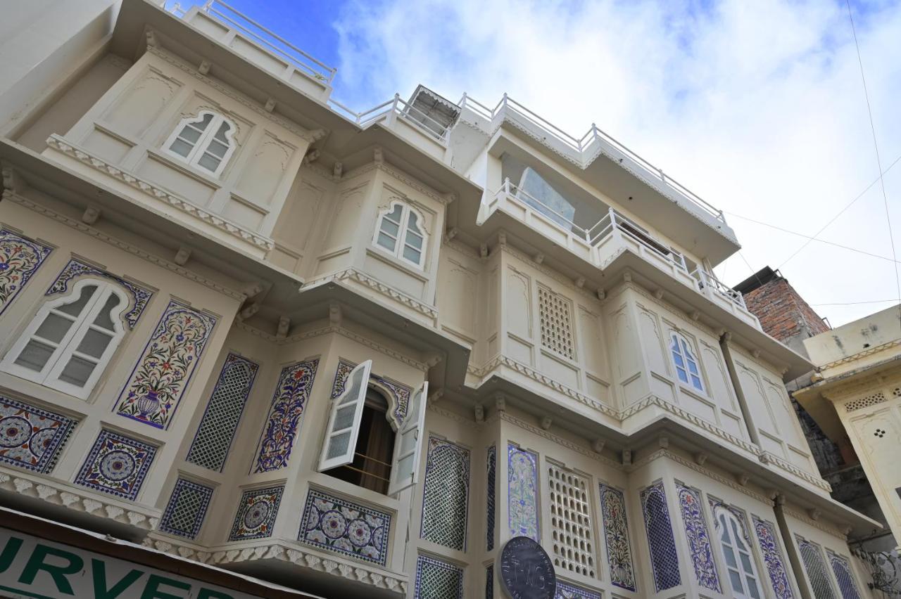 The Red Pier By Downtown Udaipur Hotel Exterior photo