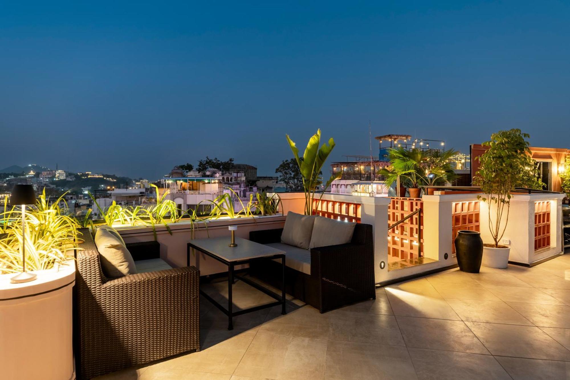 The Red Pier By Downtown Udaipur Hotel Exterior photo