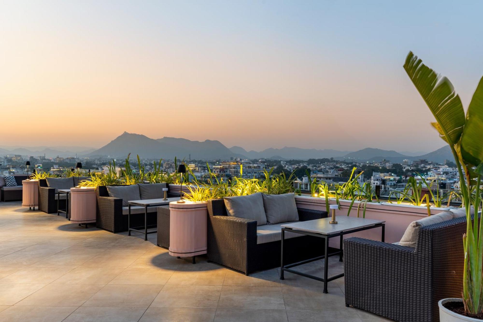 The Red Pier By Downtown Udaipur Hotel Exterior photo