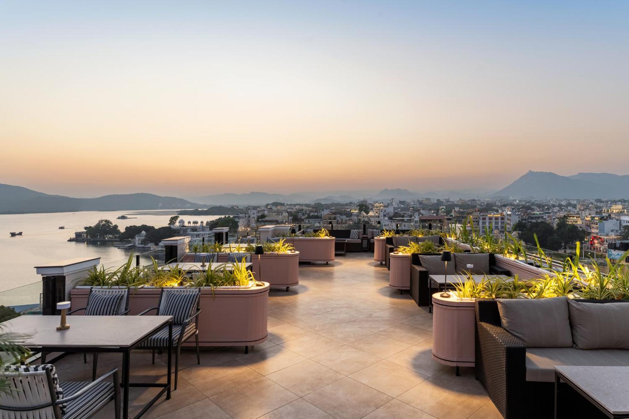 The Red Pier By Downtown Udaipur Hotel Exterior photo
